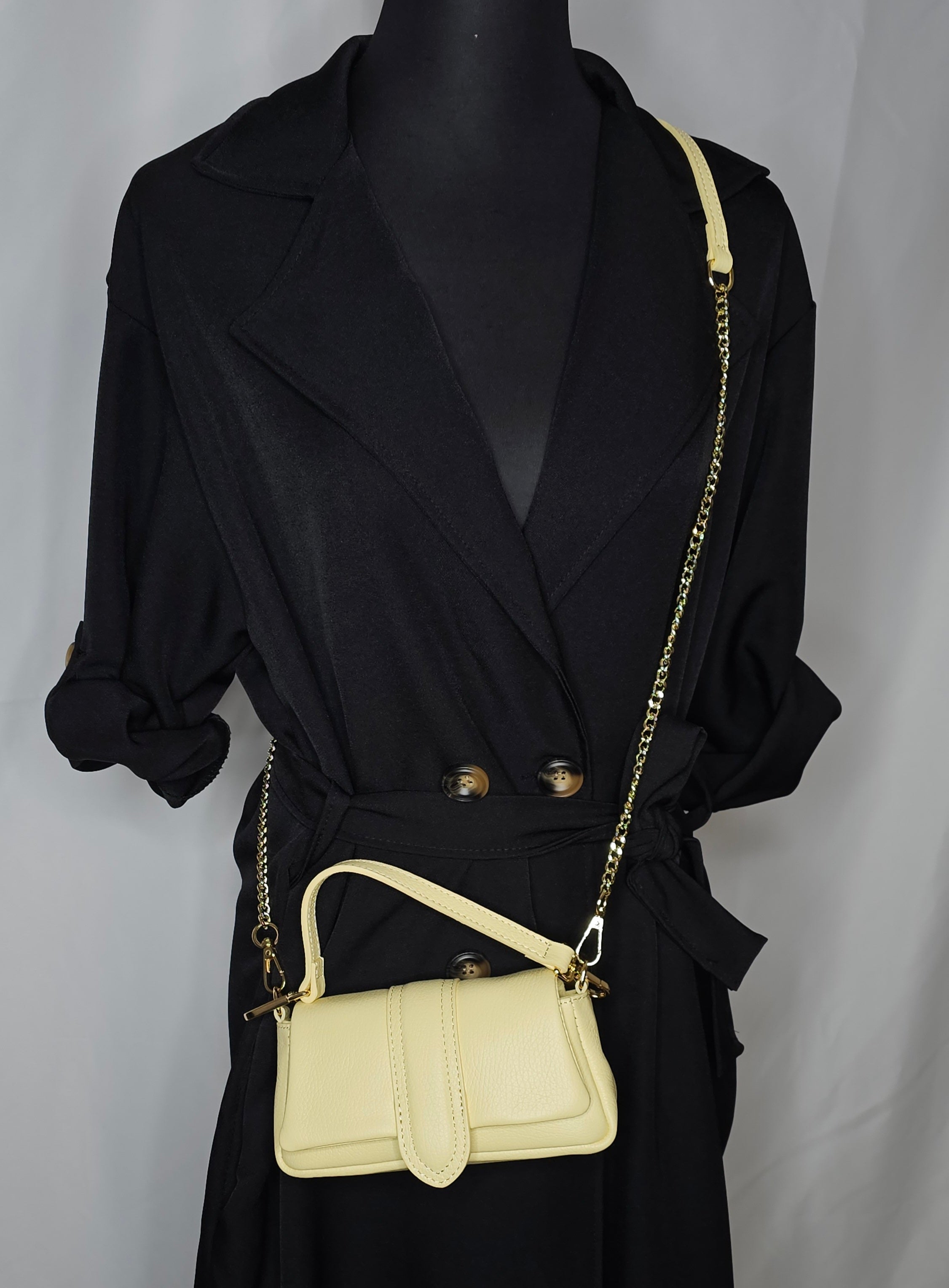 Kleine Echt Leder Tasche mit Kettenband ( 19cm breit und 10cm hoch) Damen - Tasche